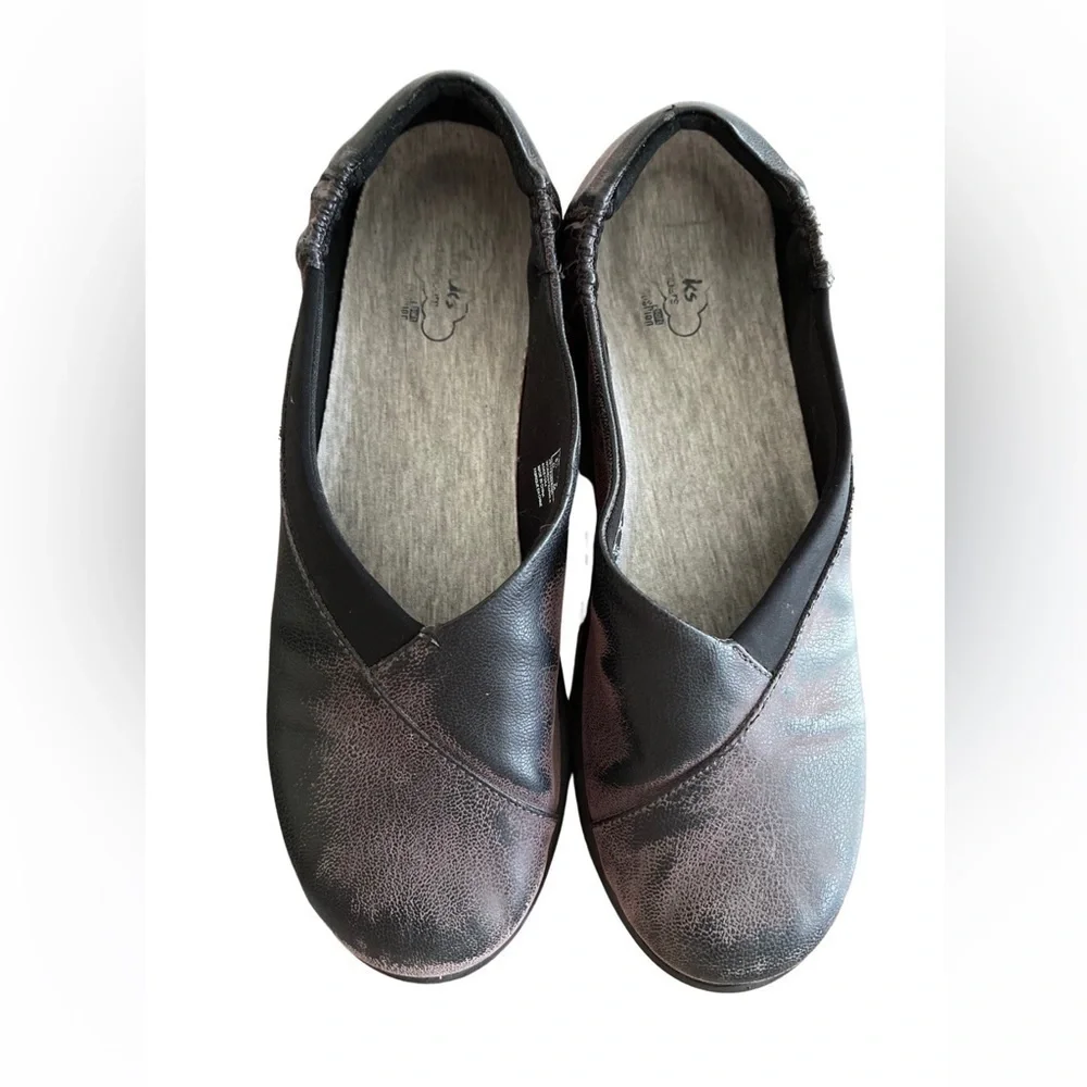 Clark's Cloudsteppers Purple Distress Loafers Soft Cushion Women's 9 Slip On